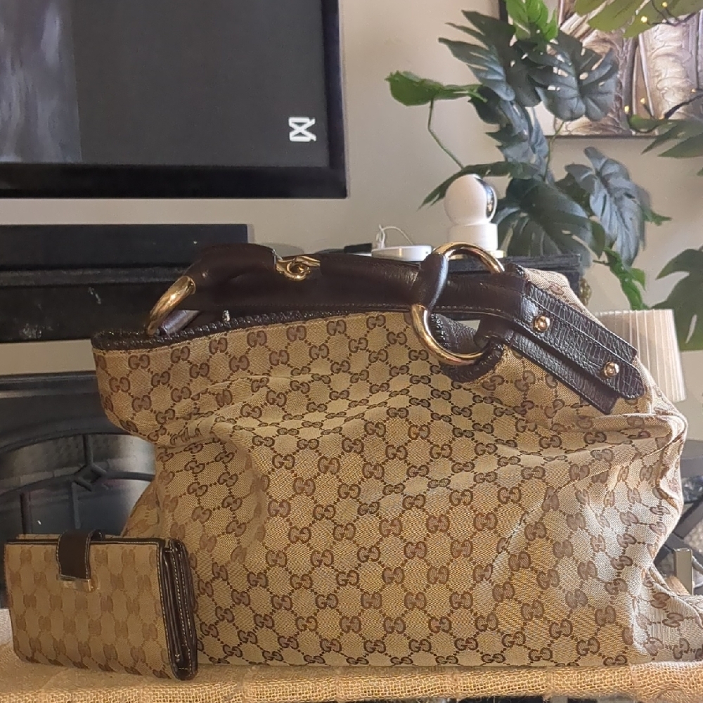 🤎🤎GUCCI Beige and Brown Monogram Shoulder Bag, Wallet Included